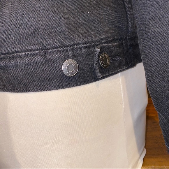 Gap black Jean jacket with fur inside - Picture 10 of 16